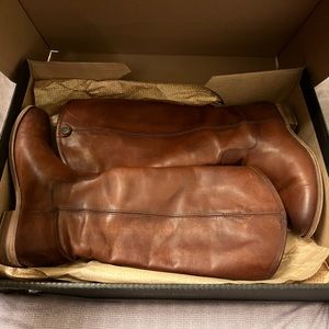 Gorgeous lightly used FRYE Melissa Button 2 riding boots ~size 8~
